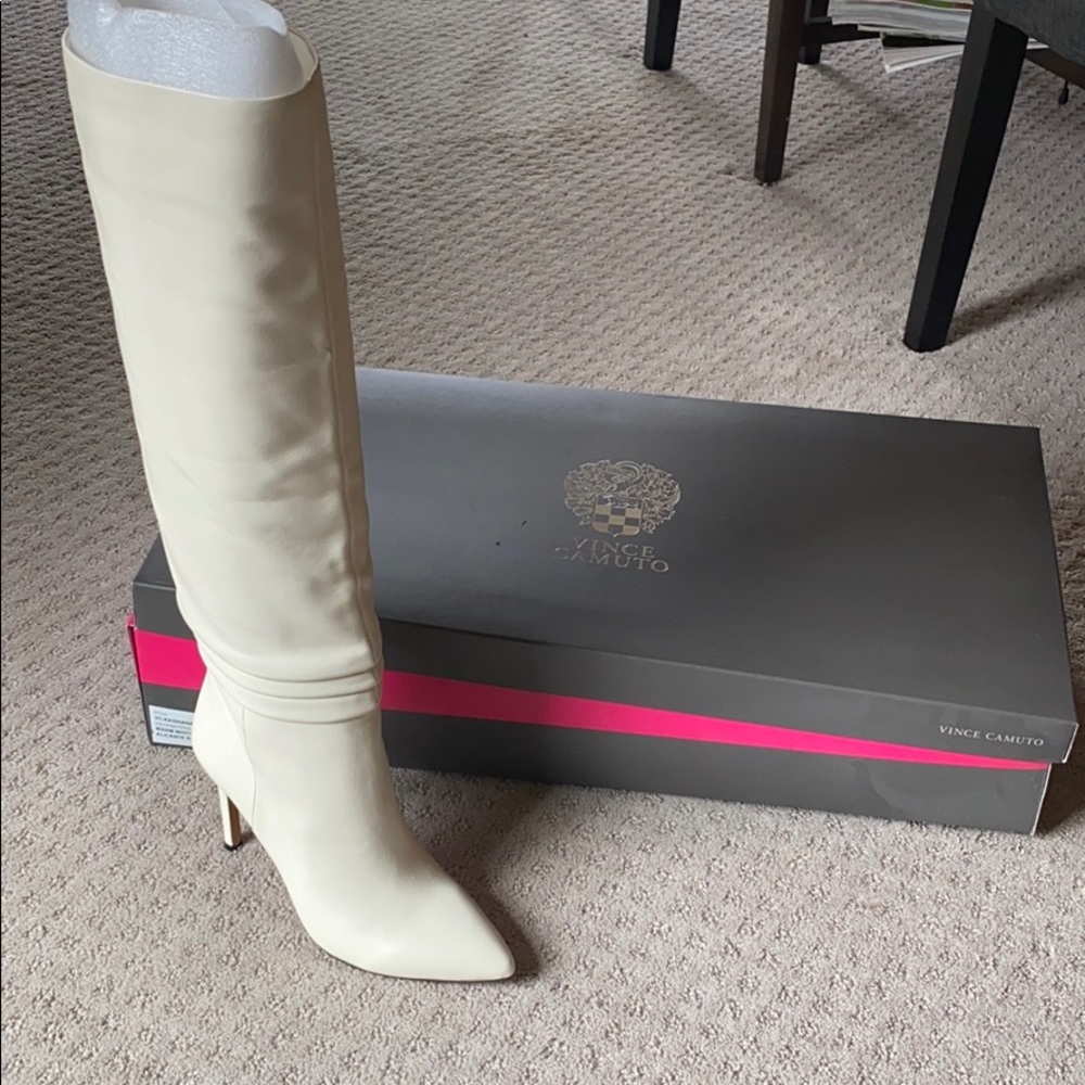 Vince Camaro warm white New in box never worn